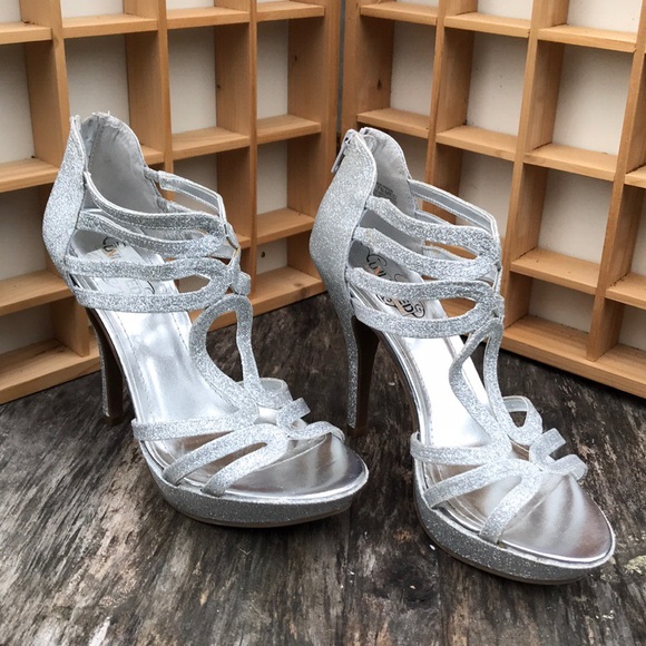 Kenneth Cole Silver sparkly heels Size 7.5 - Picture 4 of 10